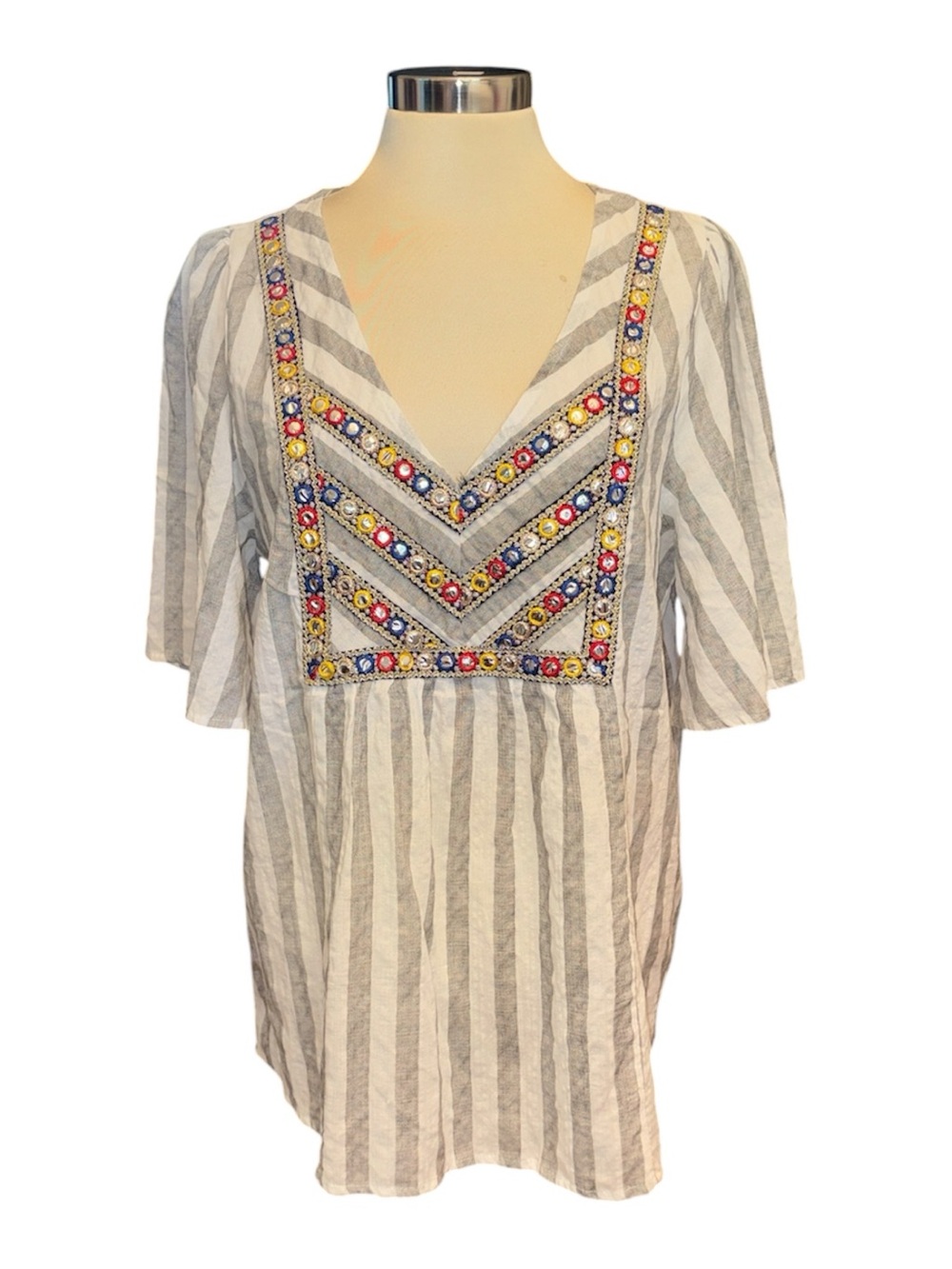 entro Striped V-Neck Tunic with Multicolor Embroidery and accents Size large NWT